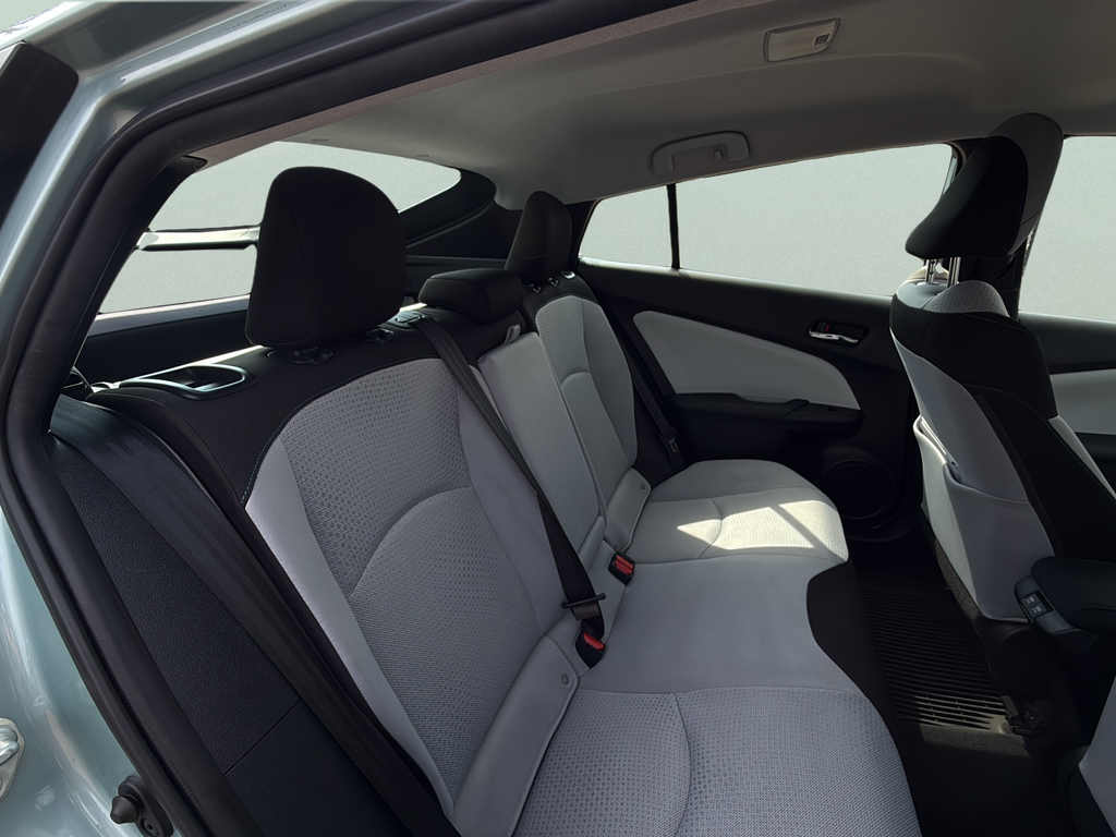 Used 2022 Pearl Toyota LE image 21