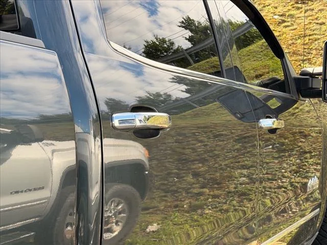 Used 2019 Graphite Metallic Chevrolet High Country image 12