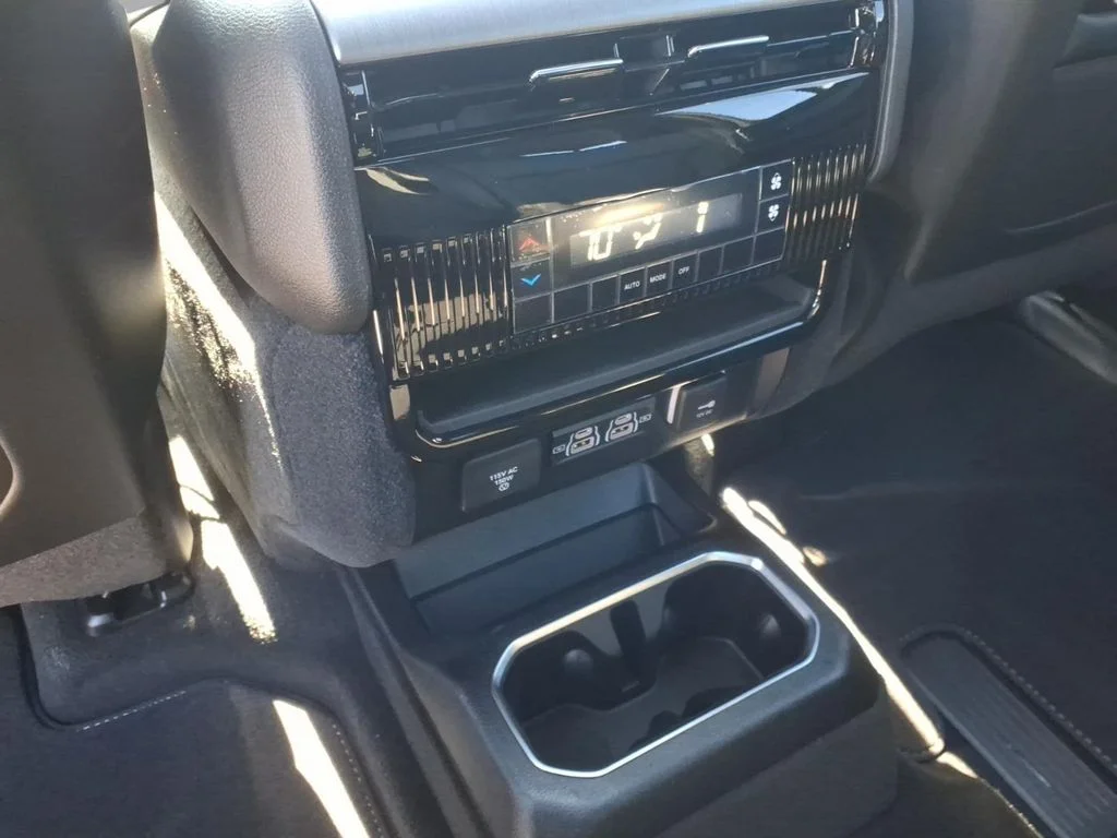 New 2026 Silver-Zynith Exterior Paint Jeep  image 9