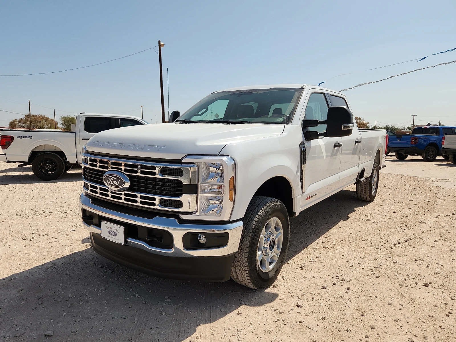 New 2027 Oxford White Ford XLT image 3