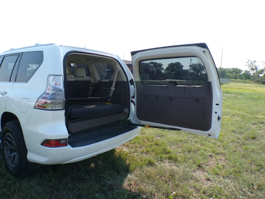 Used 2016 Starfire Pearl Lexus Base image 11