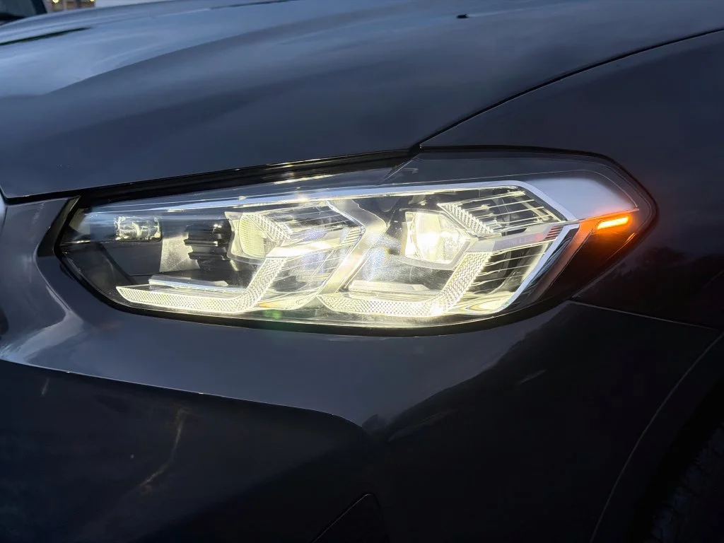 Used 2025 Gray BMW xDrive30i image 9