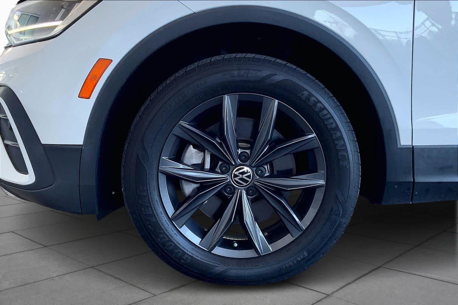 2022 Volkswagen Tiguan SE - Photo 11