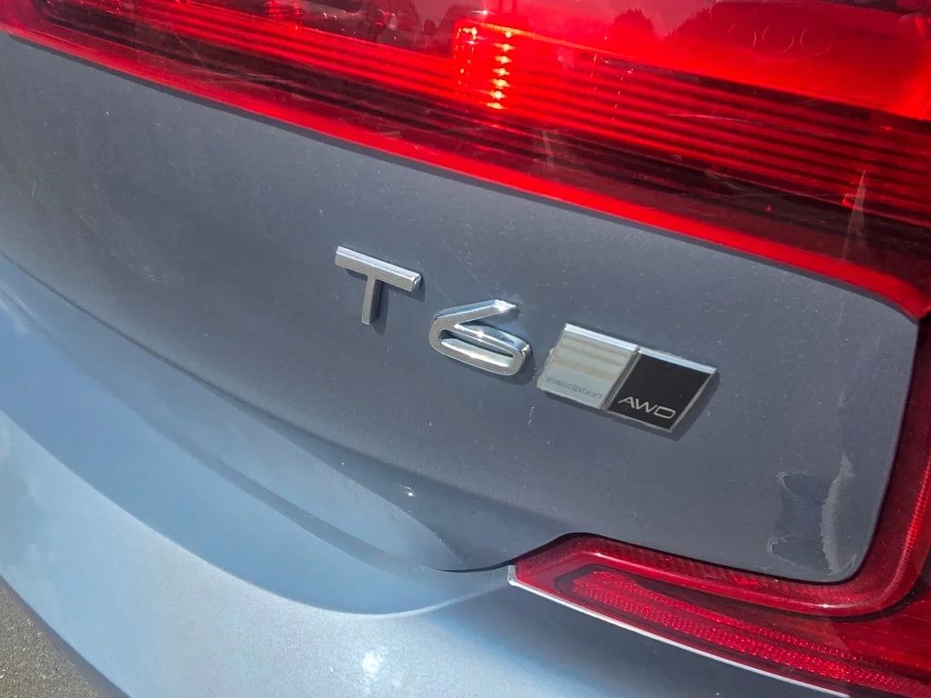 Used 2017 Mussel Blue Metallic Volvo Inscription image 8
