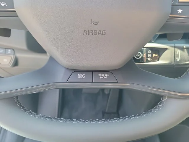 New 2026 Glacial White Pearl Kia Land AWD image 20