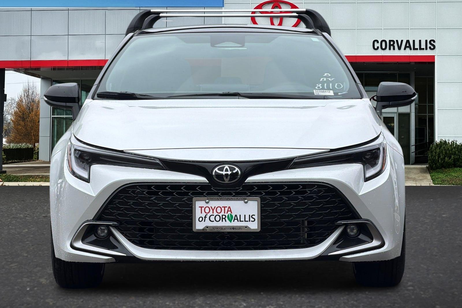 New 2026 Wind Chill Pearl with Midnight Black Metallic roof <sup>1</sup> Toyota  XSE image 3