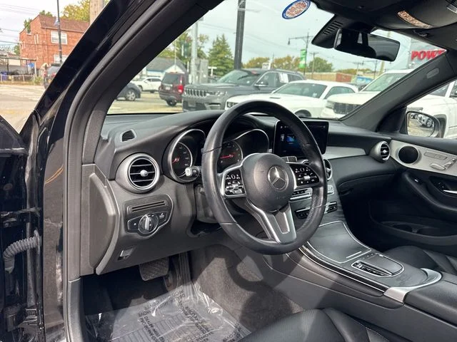 Used 2021  Mercedes-Benz GLC 300 image 28