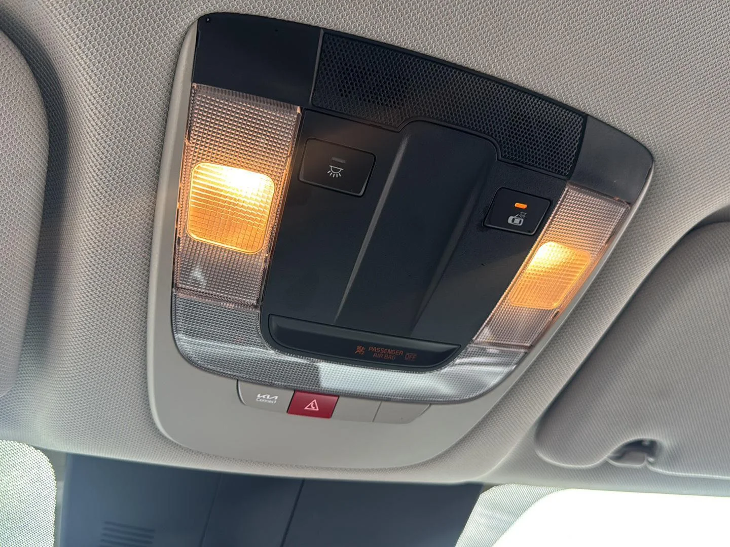 2025 Kia Sorento S - Photo 29