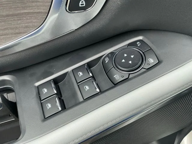 New 2026 Star White Metallic Tri-Coat Ford MAX Platinum® image 19