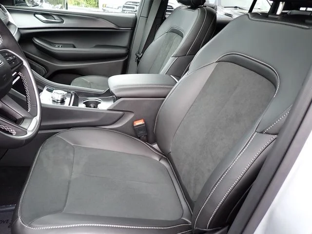 2025 Jeep Grand Cherokee L Altitude - Photo 10