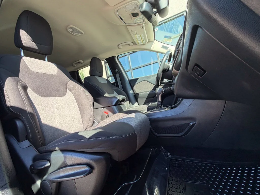 Used 2014 Black Jeep Latitude image 21