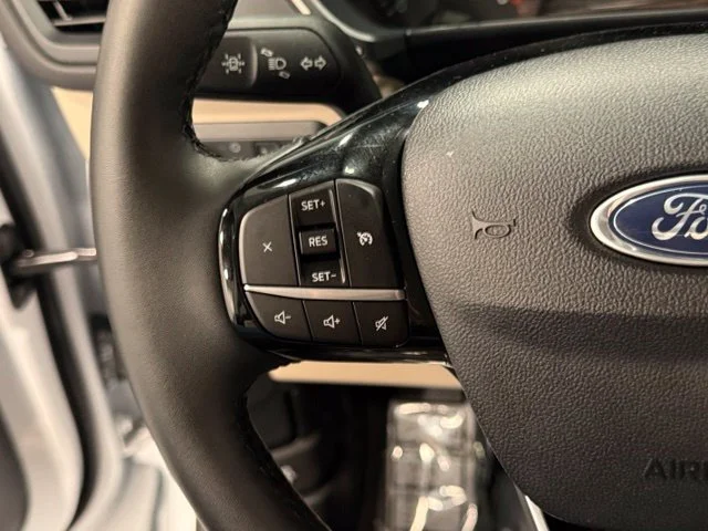 Used 2022 White Ford SEL image 16