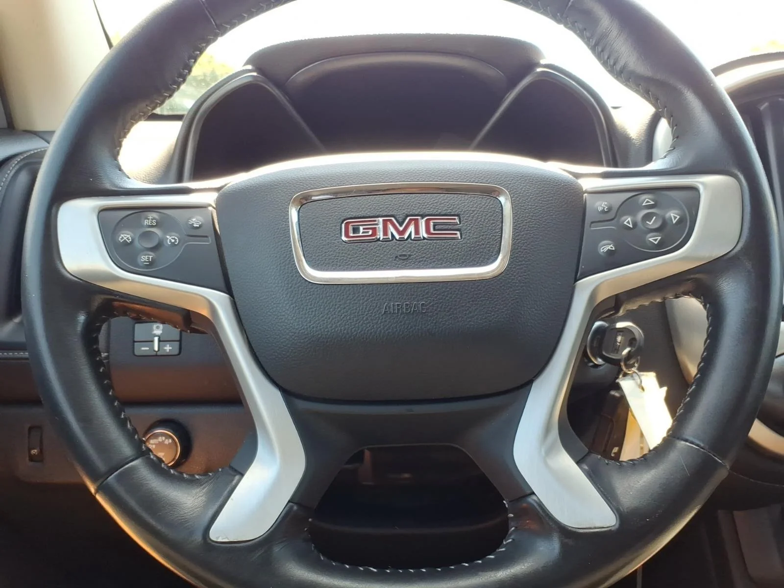 Used 2019 Quicksilver Metallic GMC 4WD SLE image 27