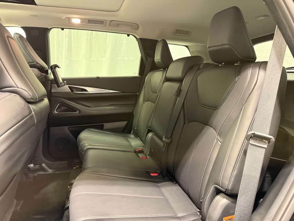 Certified Used 2026 Mineral Black INFINITI LUXE image 24