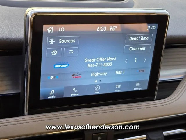 Used 2021 White Lincoln Standard image 25