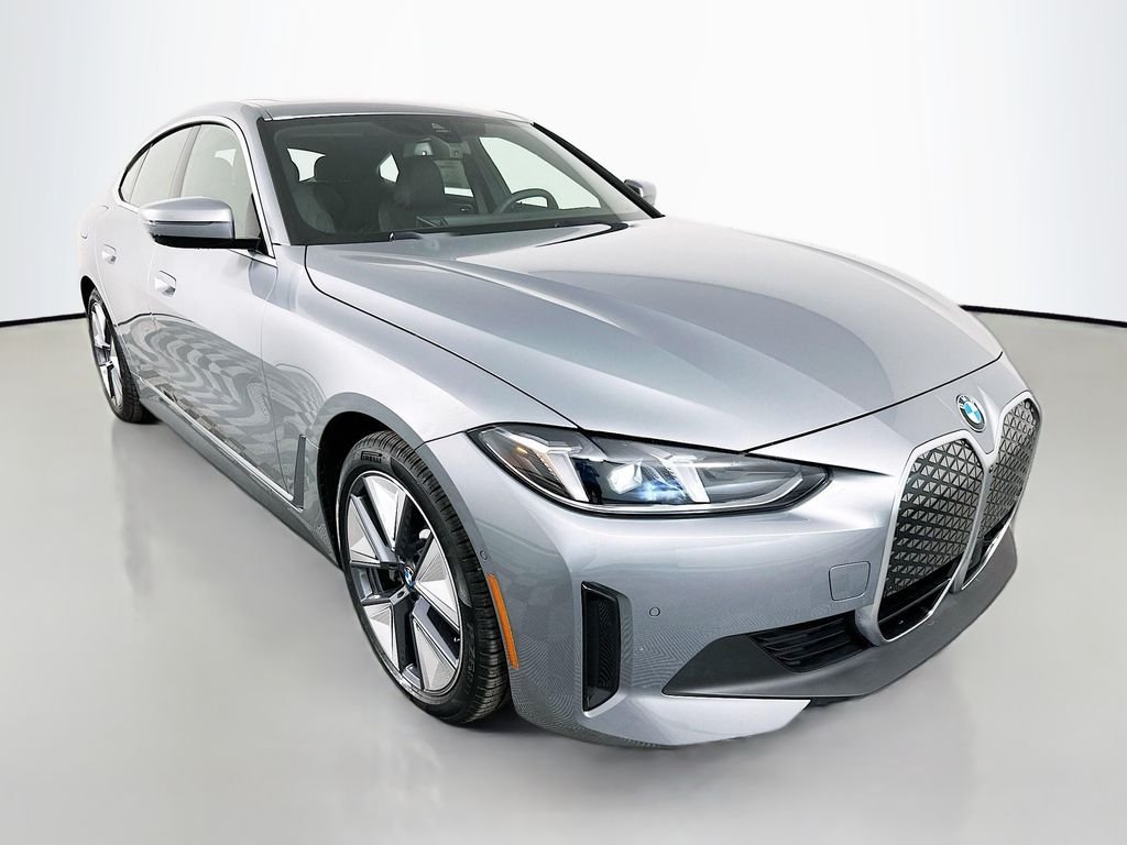 New 2026 Skyscraper Grey Metallic BMW xDrive40 image 3