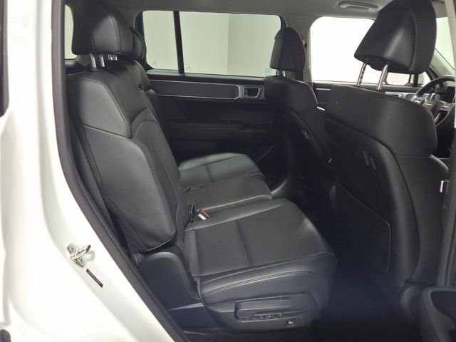 Used 2024 White Hyundai SEL image 17