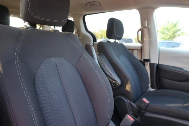 Used 2023 Black Chrysler LX image 43