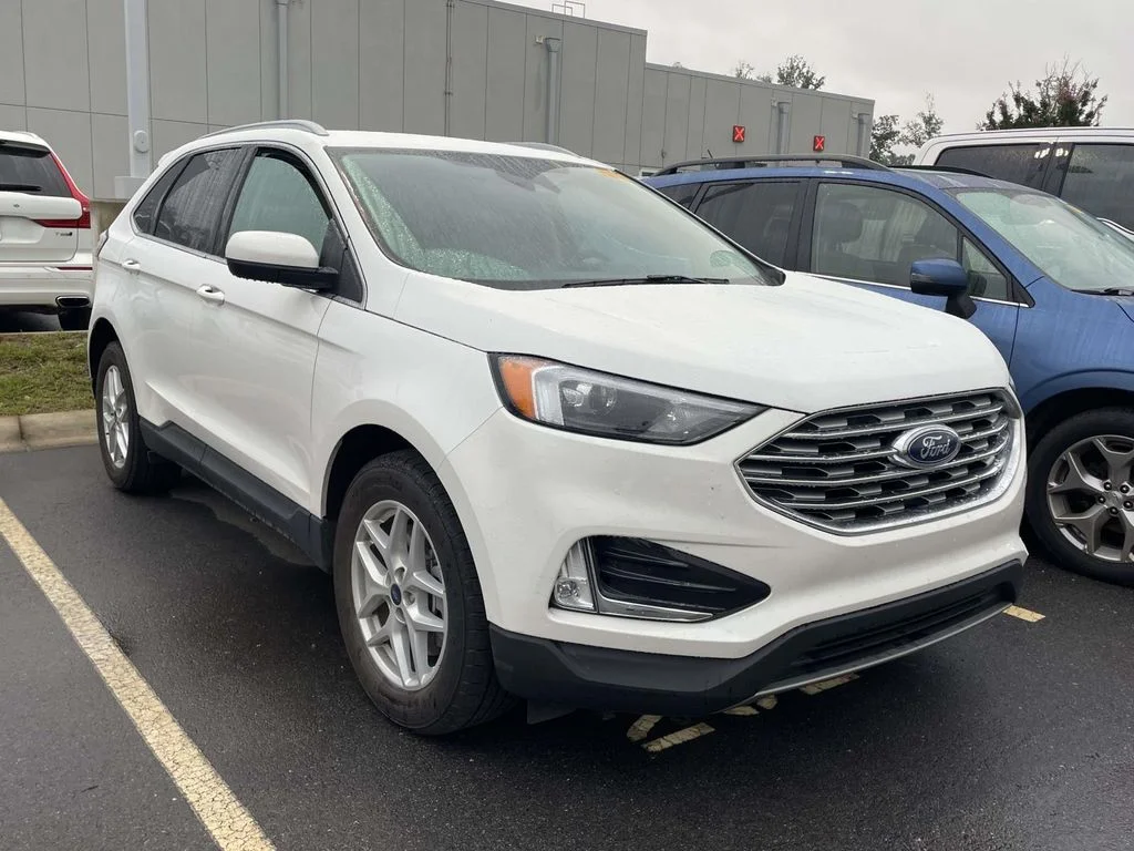 Used 2022 Star White Metallic Tri-Coat Ford SEL image 1