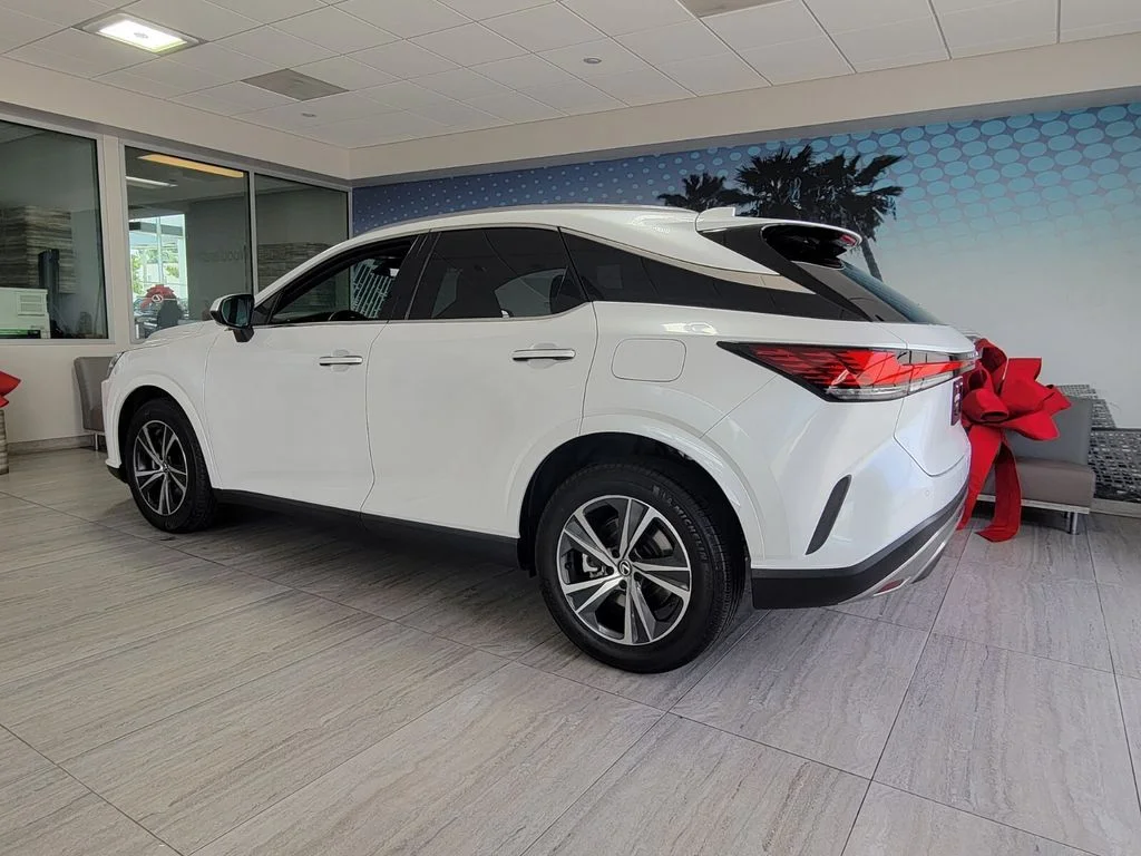 Certified Used 2023 EMINENT WHITE PEARL Lexus 350 Premium image 4