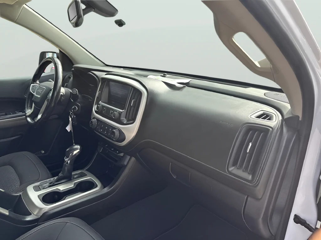 Used 2022 White GMC Elevation image 40
