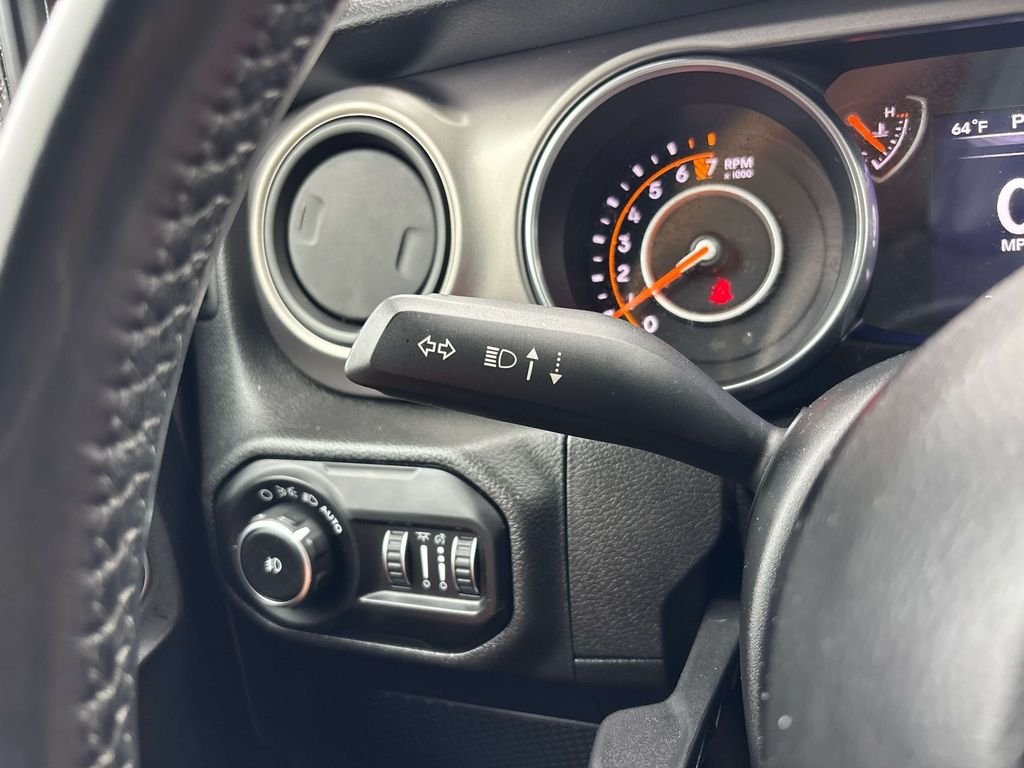 Used 2020 Gray Jeep Sport S image 26
