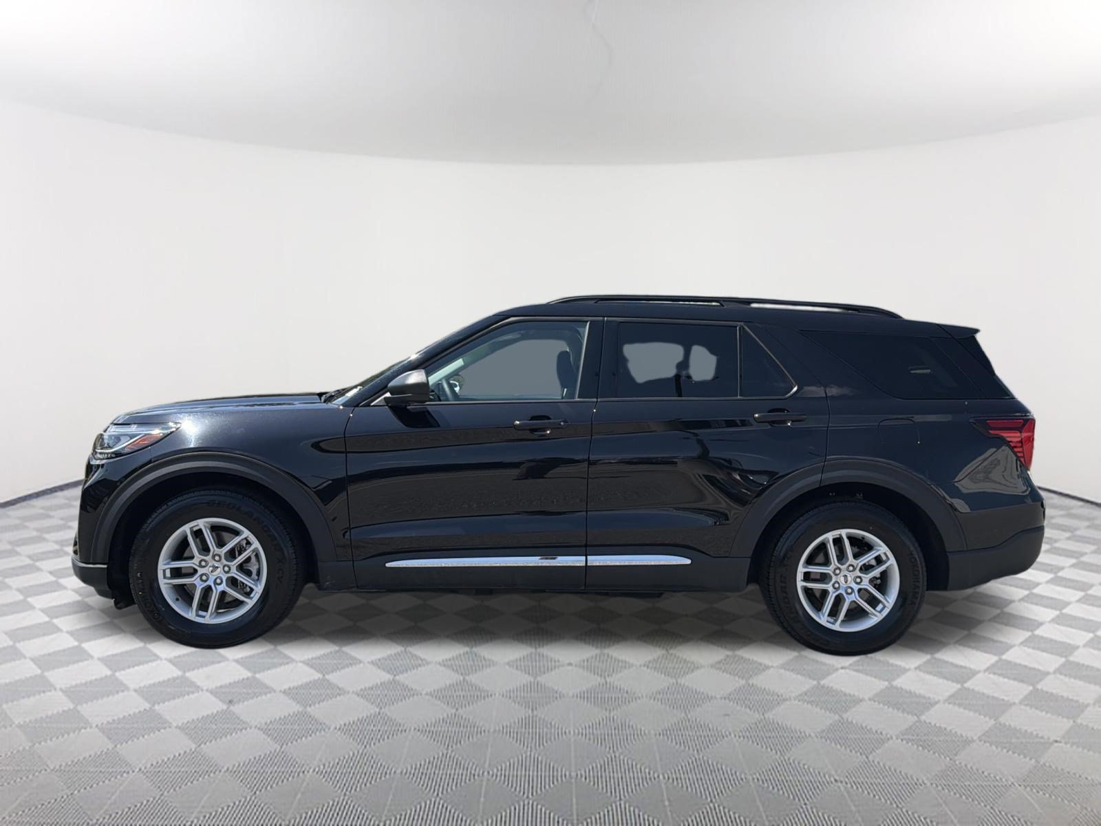Used 2025 Black Metallic Ford Active image 13