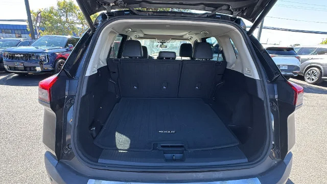 Used 2022 Black Nissan SV image 10
