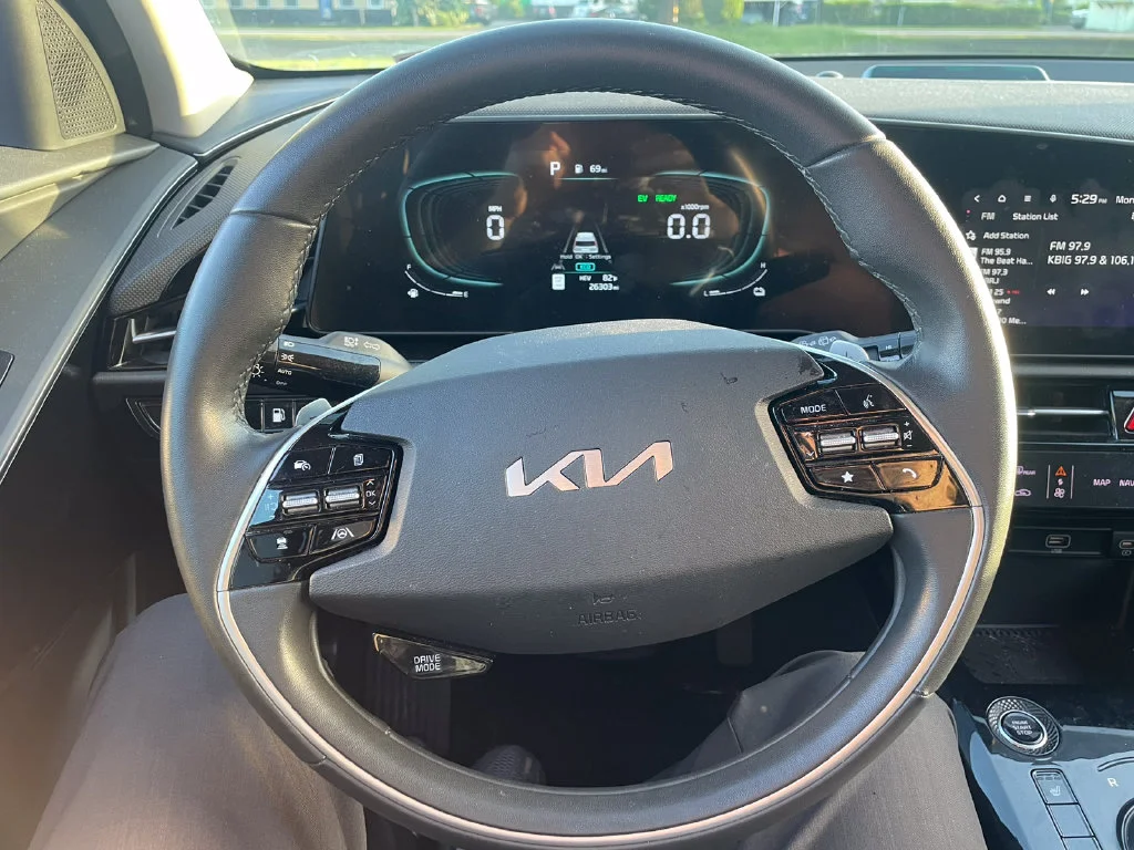 Used 2023 Red Kia EX image 13