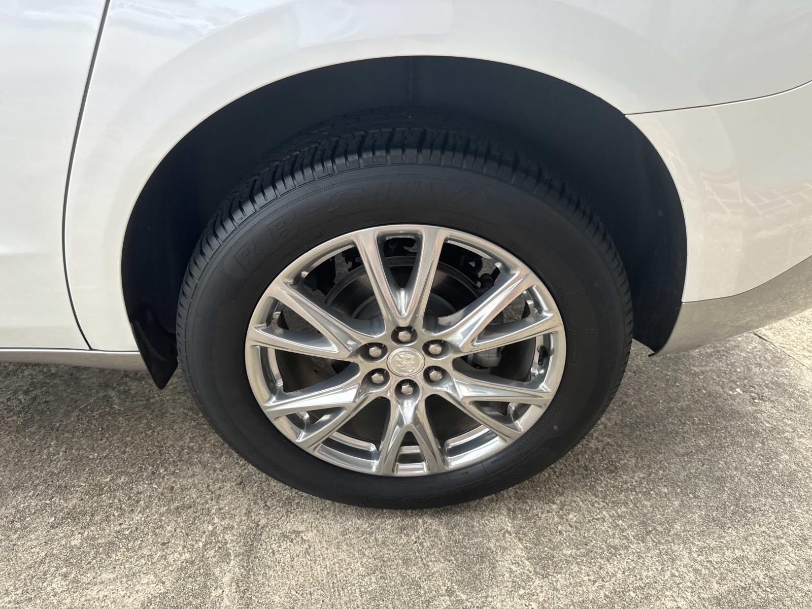 Used 2022 White Frost Tricoat Buick Premium image 4