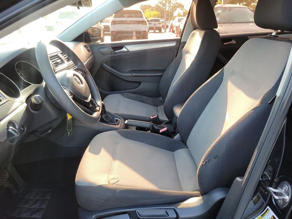 Used 2018  Volkswagen 1.4T S image 13