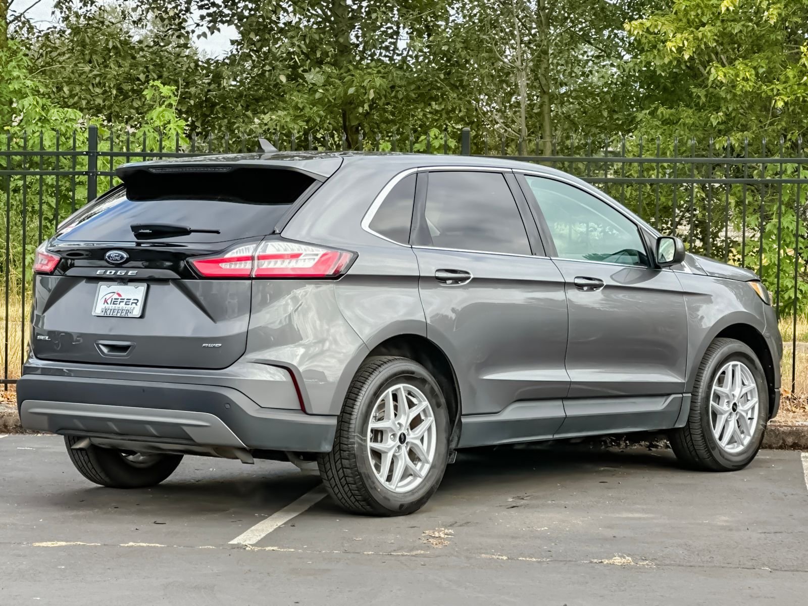 Used 2024 Gray Ford SEL image 3