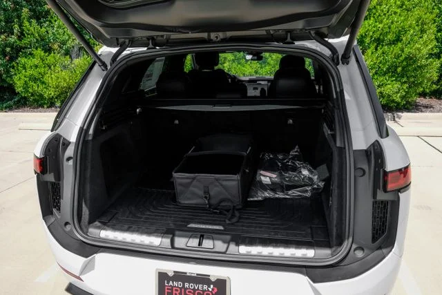 New 2026 Fuji White Land Rover Dynamic SE image 65