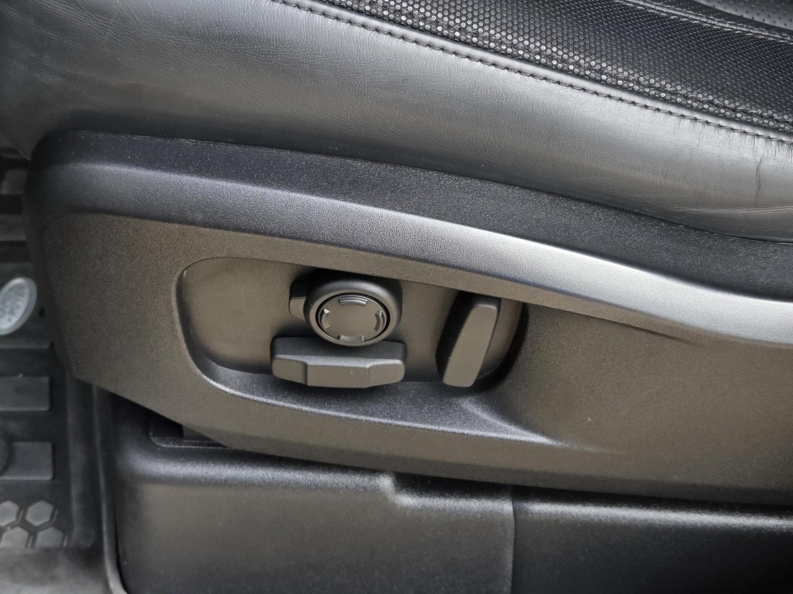Used 2022 Carpathian Grey Premium Metallic Land Rover X-Dynamic image 34