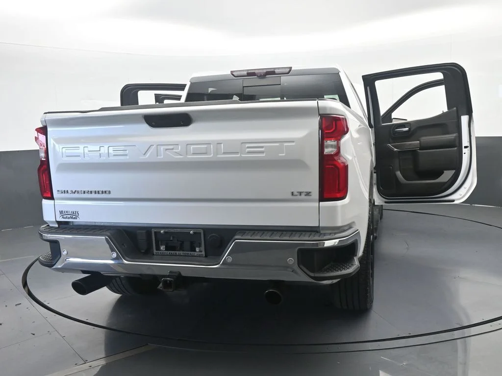 Used 2022 Iridescent Pearl Tricoat Chevrolet LTZ image 77