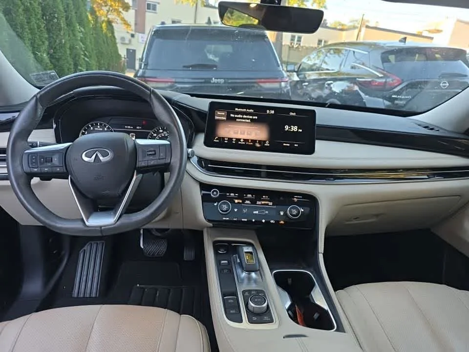Used 2024 Mineral Black INFINITI PURE image 4