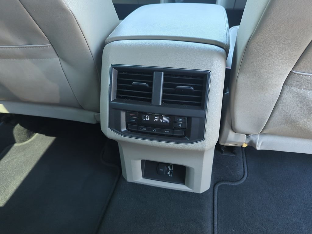 Used 2018  Volkswagen 3.6L V6 SE image 35