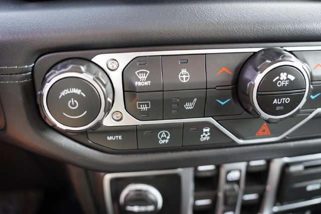 Used 2025 Hydro Blue Pearlcoat Jeep Rubicon image 26