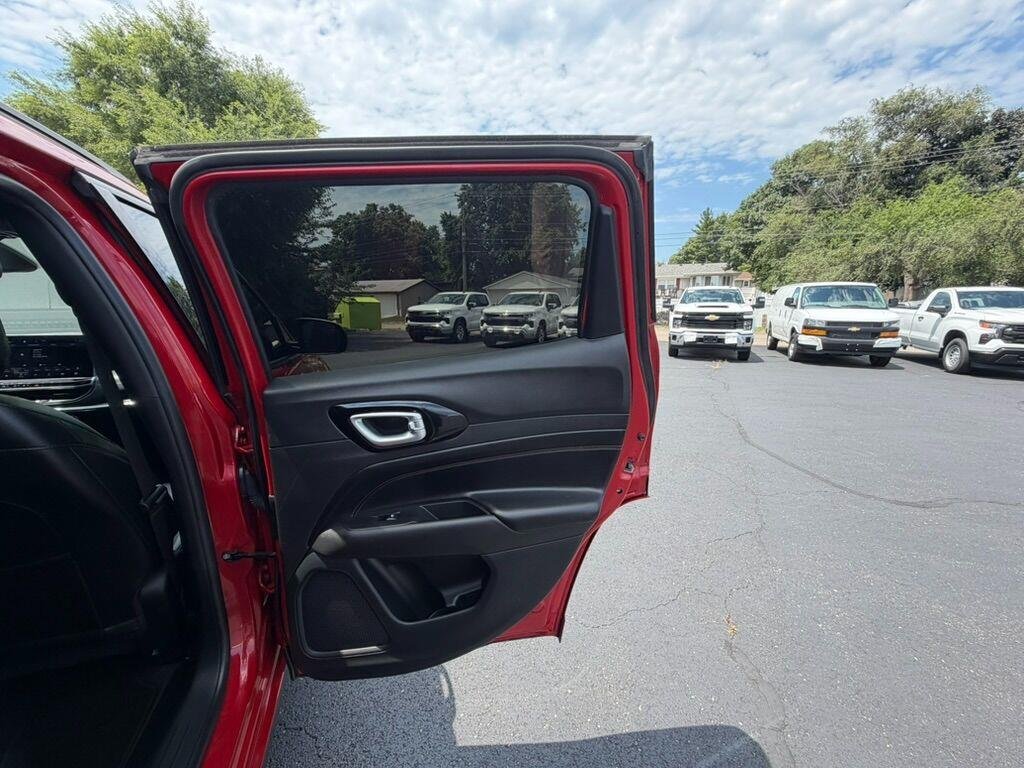 Used 2022 Redline Pearlcoat Jeep (RED) Edition image 28