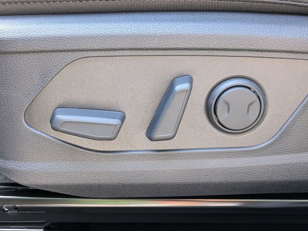 New 2025 Jungle Green Kia X-Line Prestige image 23
