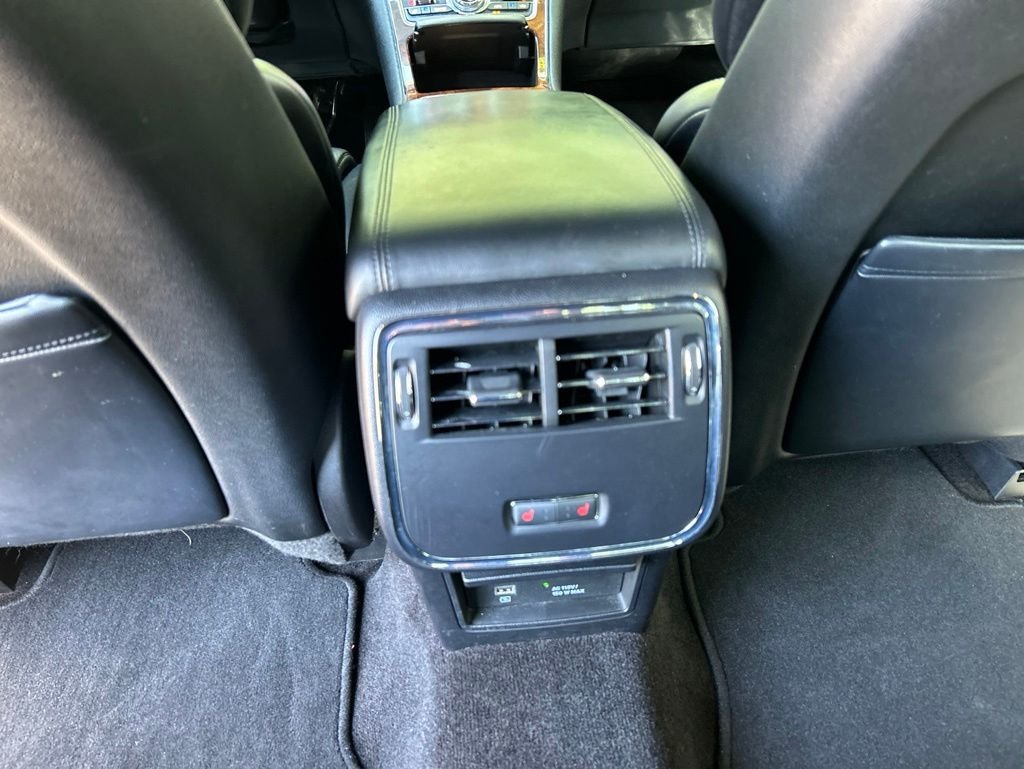 Used 2017 White Lincoln Select image 29