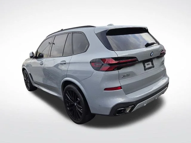 Used 2025 Gray BMW xDrive40i image 4