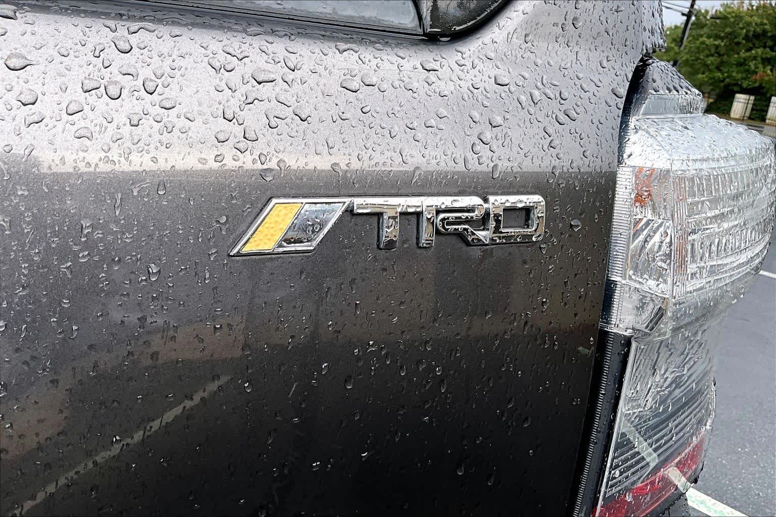 Used 2016 Magnetic Gray Metallic Toyota SR5 image 9