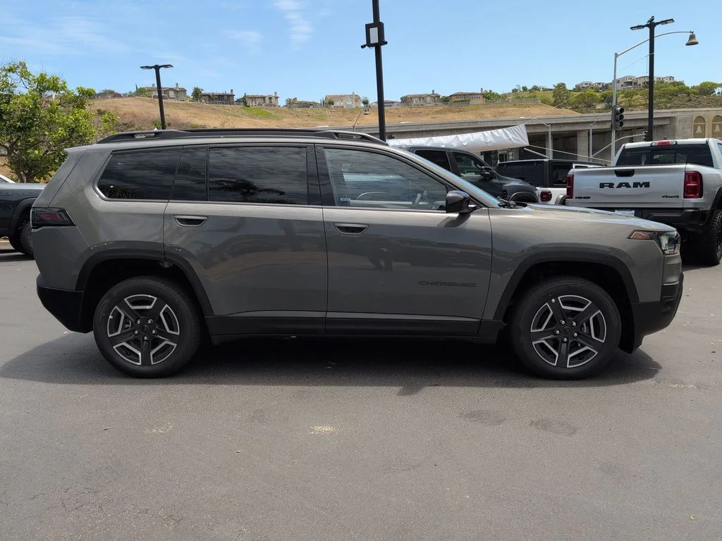 New 2026 Sting-Gray Clear-Coat Exterior Paint Jeep Laredo image 4