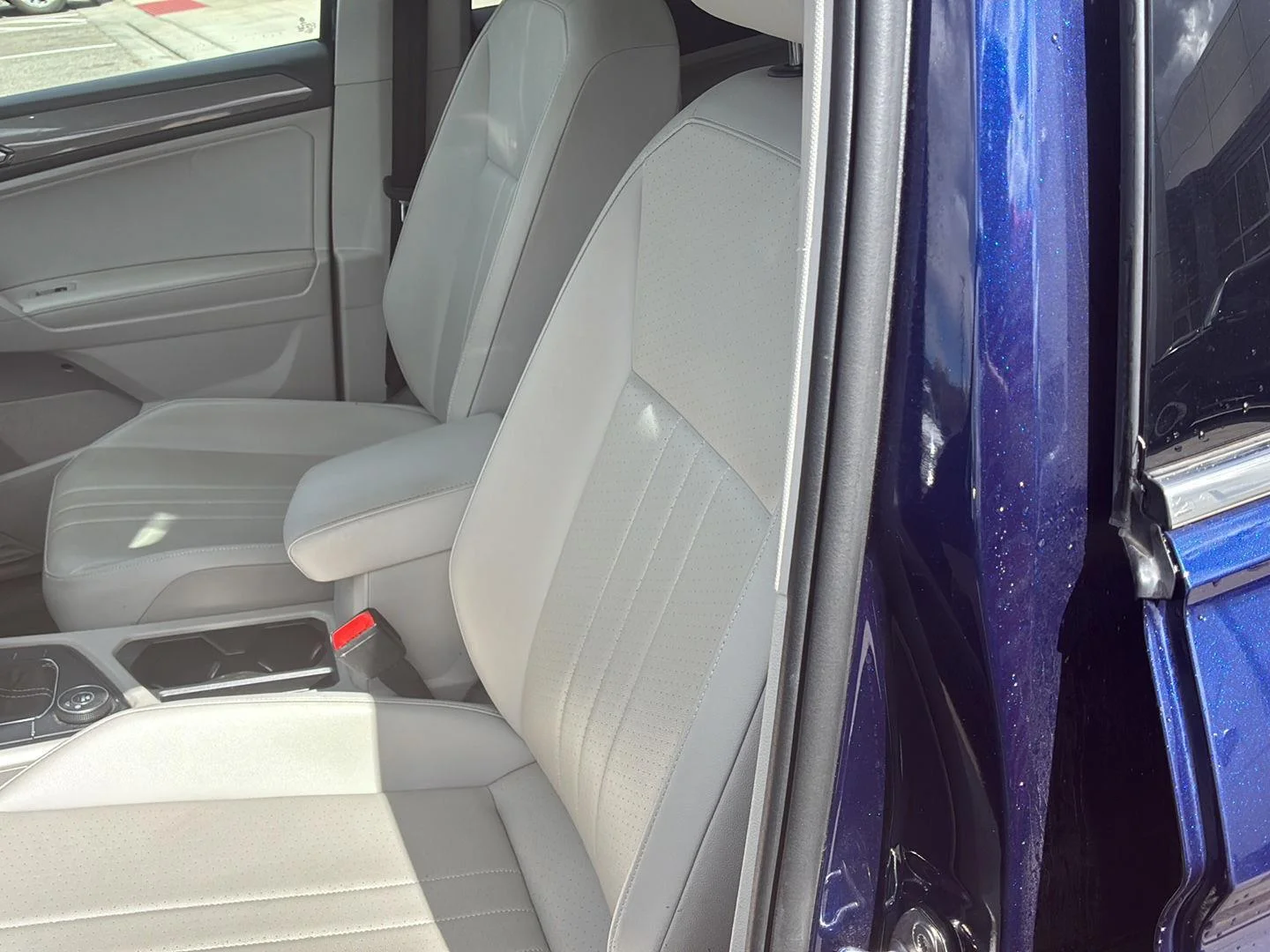 Used 2022 Atlantic Blue Metallic Volkswagen SE image 5