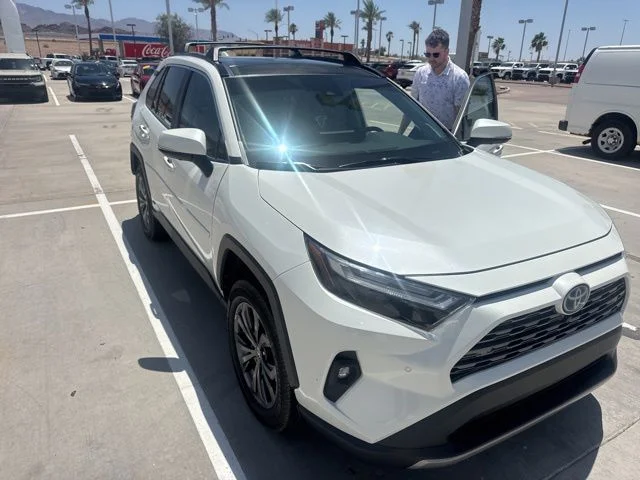 Certified Used 2022  Toyota Limited image 2