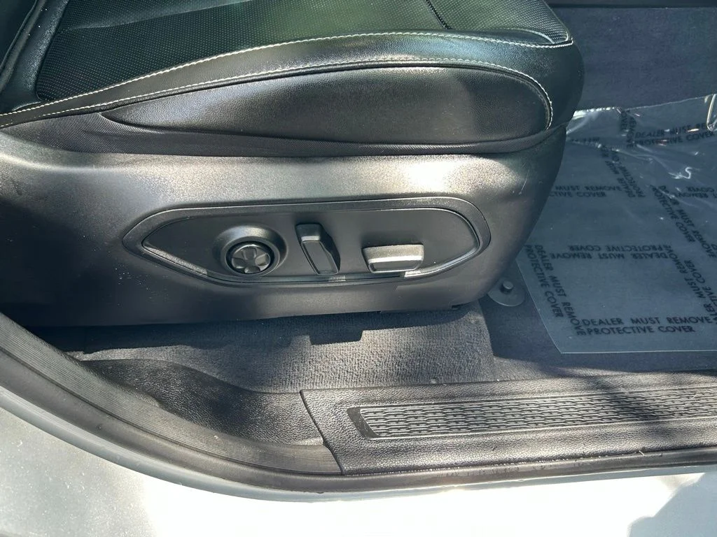 Used 2023 Silver Jeep 4xe image 41