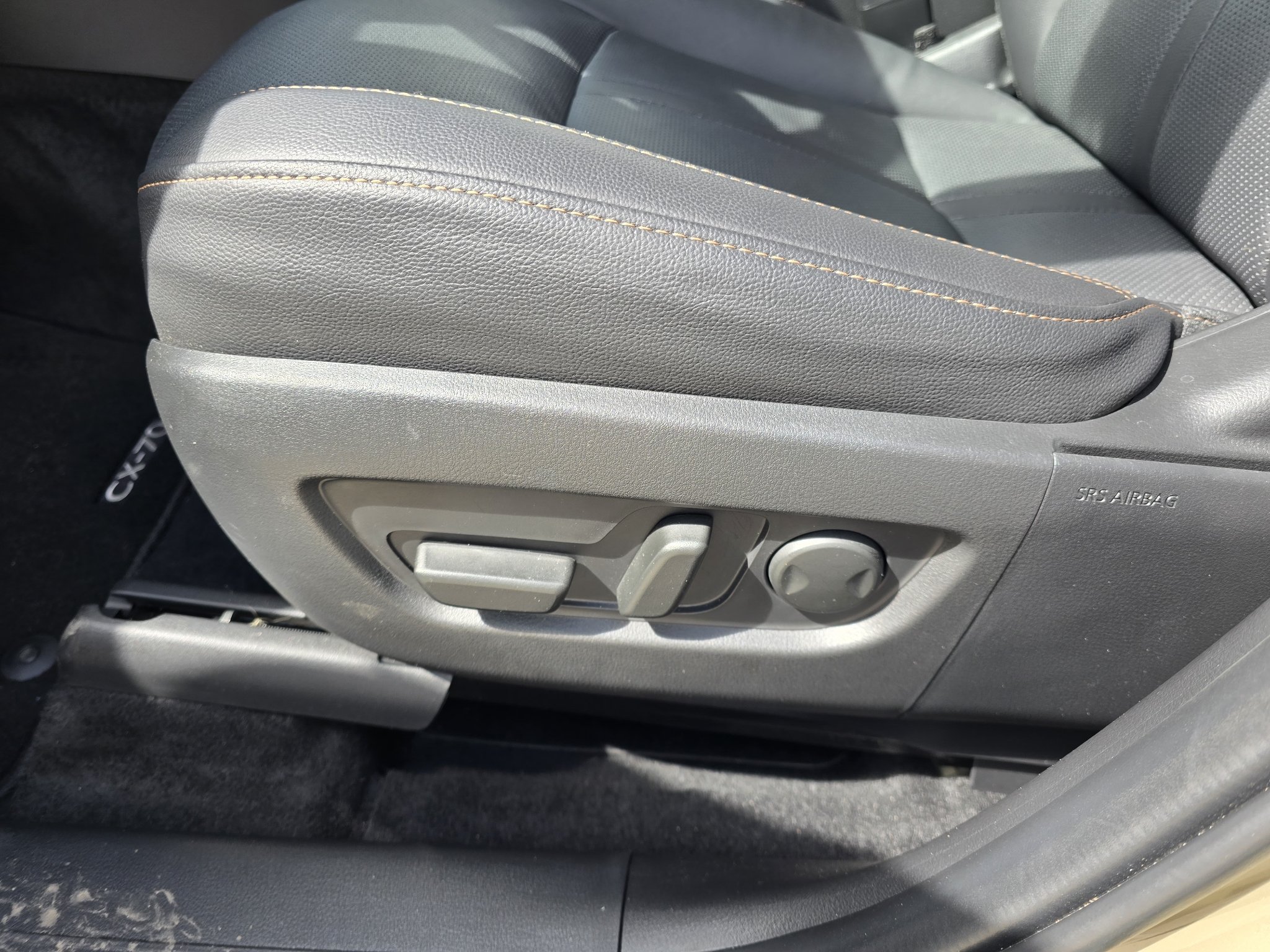 Used 2025 Zircon Sand Metallic Mazda Premium Package image 17