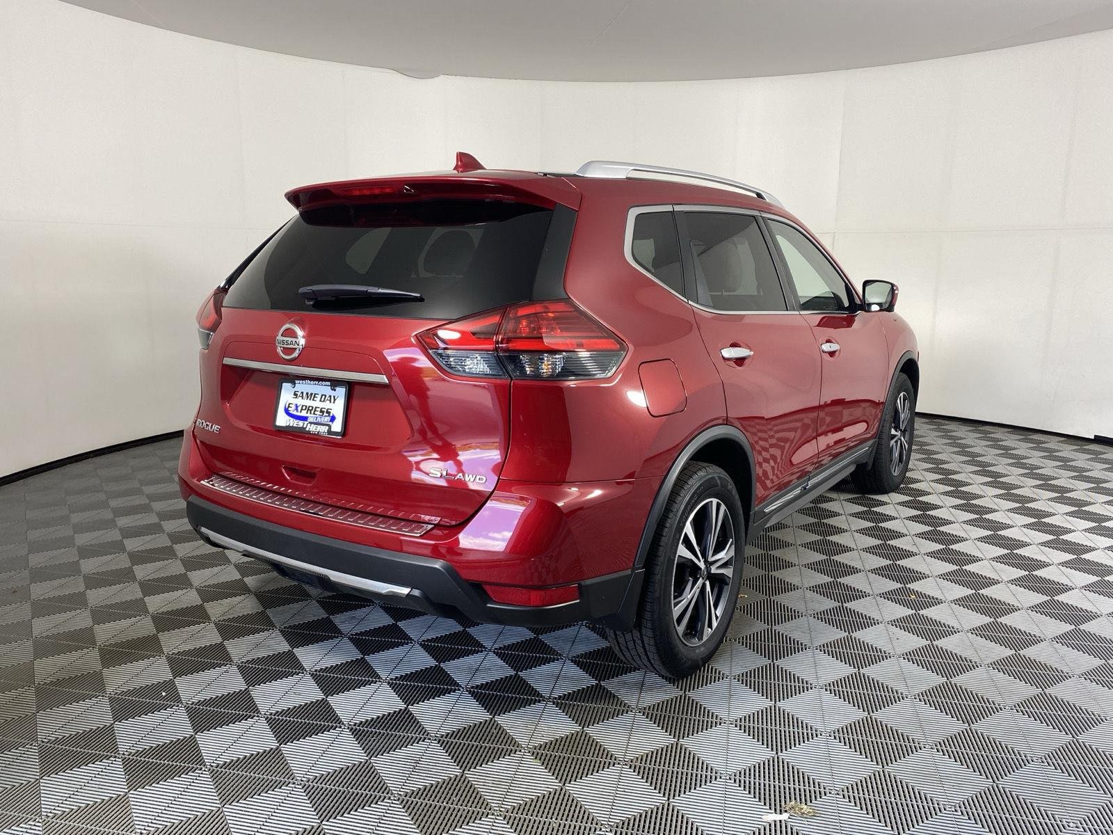 Used 2017 Palatial Ruby Nissan SL image 9