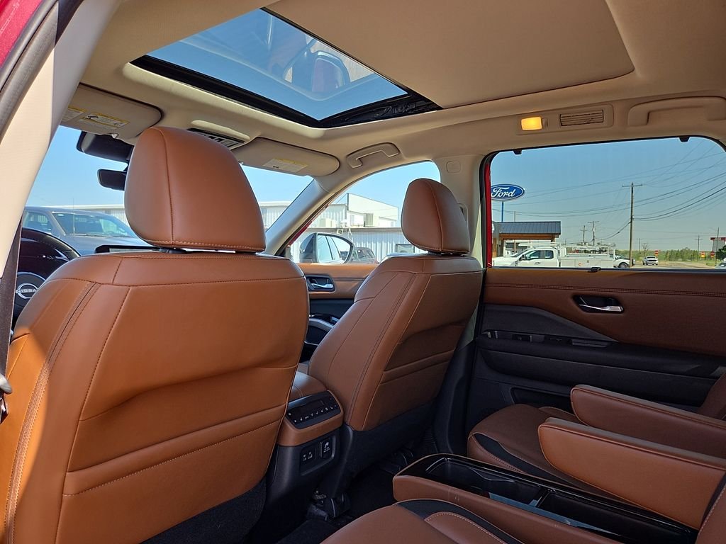 Used 2023 2 Tone Red / Black Roof Nissan Platinum image 16